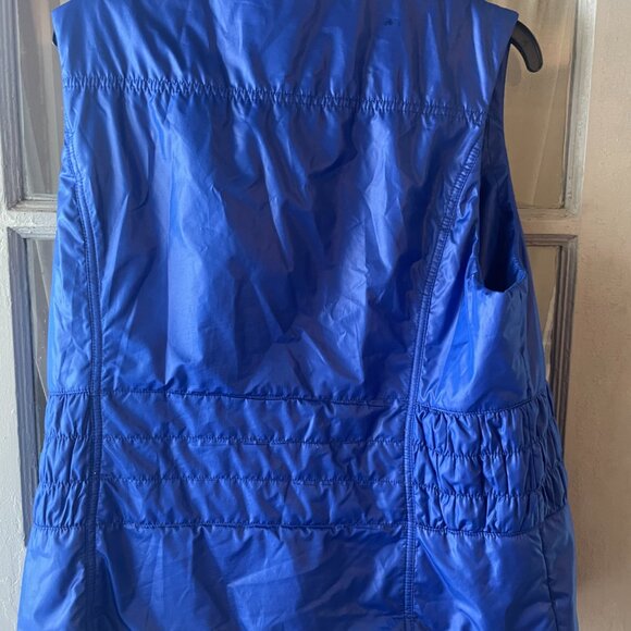 Women's Chico's Zenergy Blue Vest Size 2 - Picture 3 of 3